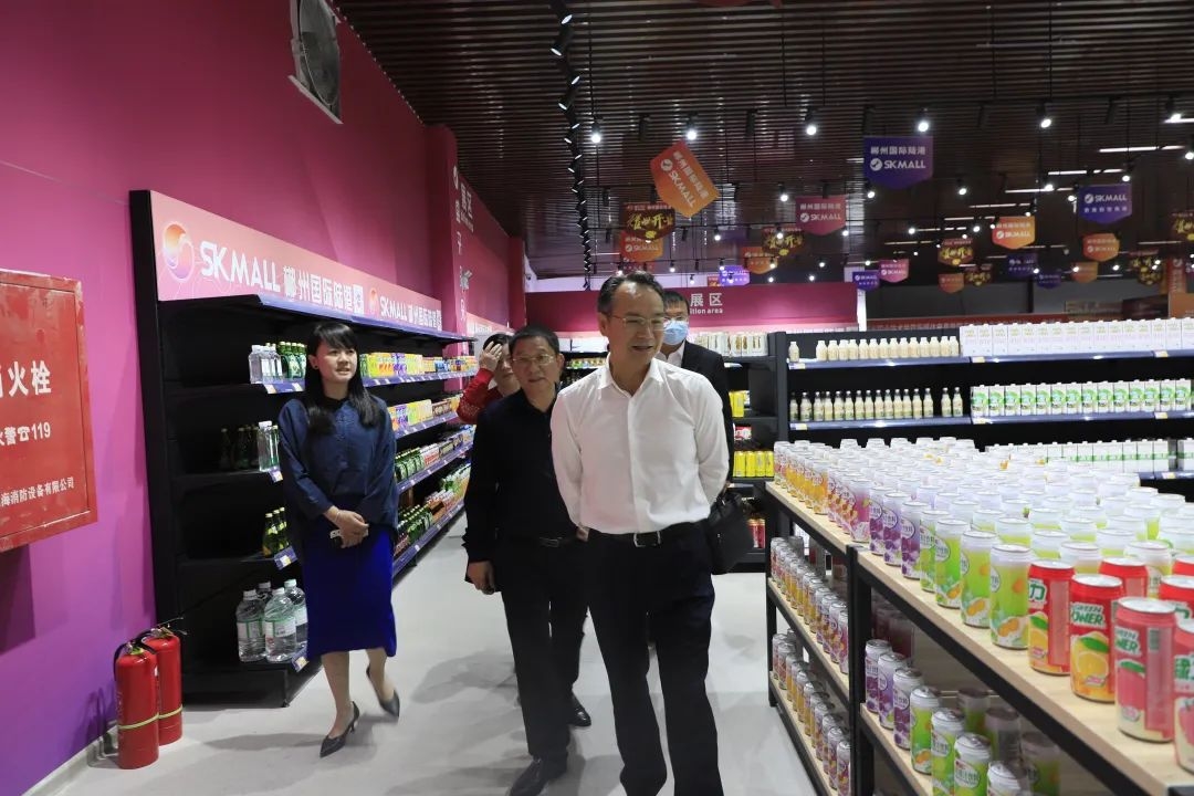 周亦彬一行先后参观了郴州国际陆港展厅及跨境电商进出口商品交易展示中心，并召开郴州自贸片区和郴州国际陆港联动发展座谈会。