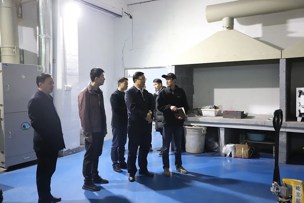 12月1日下午，郴州自贸片区、高新区党工委副书记、管委会主任王卫东带队开展“走找想促”活动。