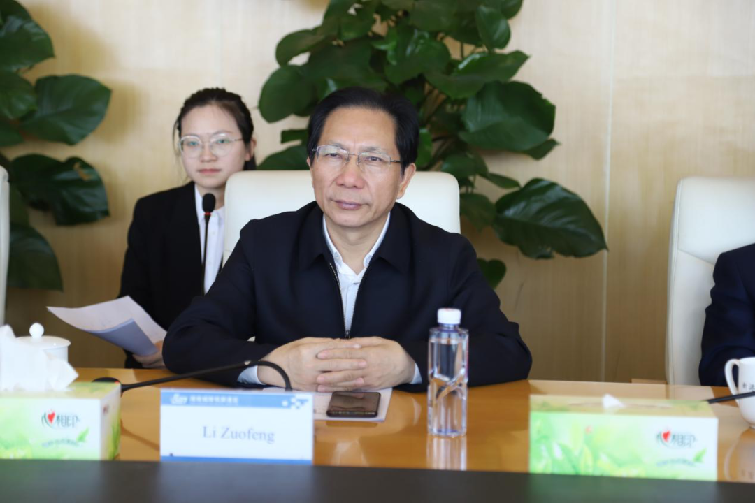 3月14日，非洲马拉维共和国农业部长塞缪尔·达利索·卡瓦莱，率领驻华大使艾伦·钦泰扎等一行在岳阳市政协主席、党组书记黎作凤，湖南省委外事工作委员会办公室副主任戴志光等陪同下，深入城陵矶新港区访问考察并洽谈贸易合作事宜。 