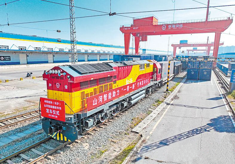 近日，中欧班列（长沙）山河智能国际专列从长沙国际铁路港发车。