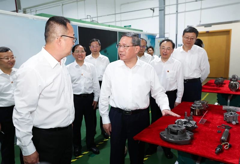 他强调，要深入贯彻习近平总书记关于自贸试验区建设重要指示精神，大力实施自贸试验区提升战略，积极开展高水平对外开放新探索，不断取得新突破、积累新经验。
