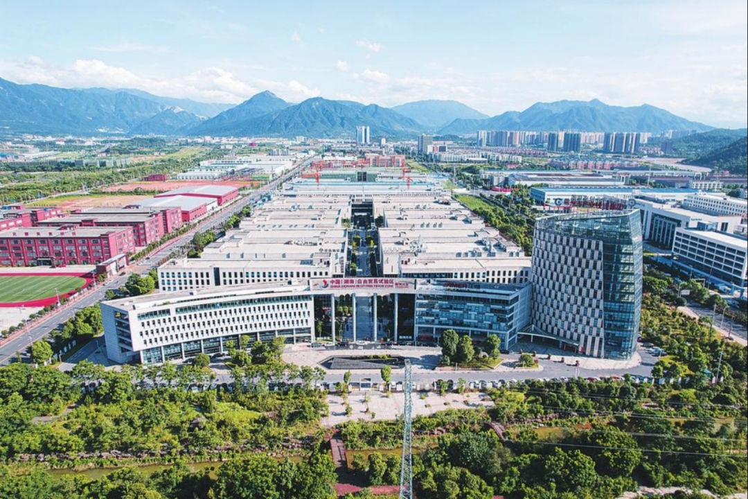 自从2020年9月，中国（湖南）自由贸易试验区正式启航后，郴州与大湾区的“黏度”更高了。