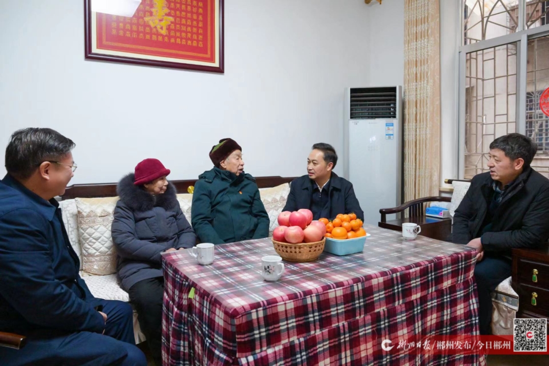 2月2日下午,市委书记吴巨培开展春节前下基层走访慰问,深入街道、社区、群众家中、园区企业送去关怀、传递温暖、致以祝福。 2月2日下午,市委书记吴巨培开展春节前下基层走访慰问,深入街道、社区、群众家中、园区企业送去关怀、传递温暖、致以祝福。