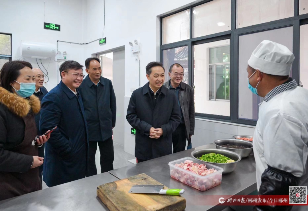 2月2日下午,市委书记吴巨培开展春节前下基层走访慰问,深入街道、社区、群众家中、园区企业送去关怀、传递温暖、致以祝福。 2月2日下午,市委书记吴巨培开展春节前下基层走访慰问,深入街道、社区、群众家中、园区企业送去关怀、传递温暖、致以祝福。