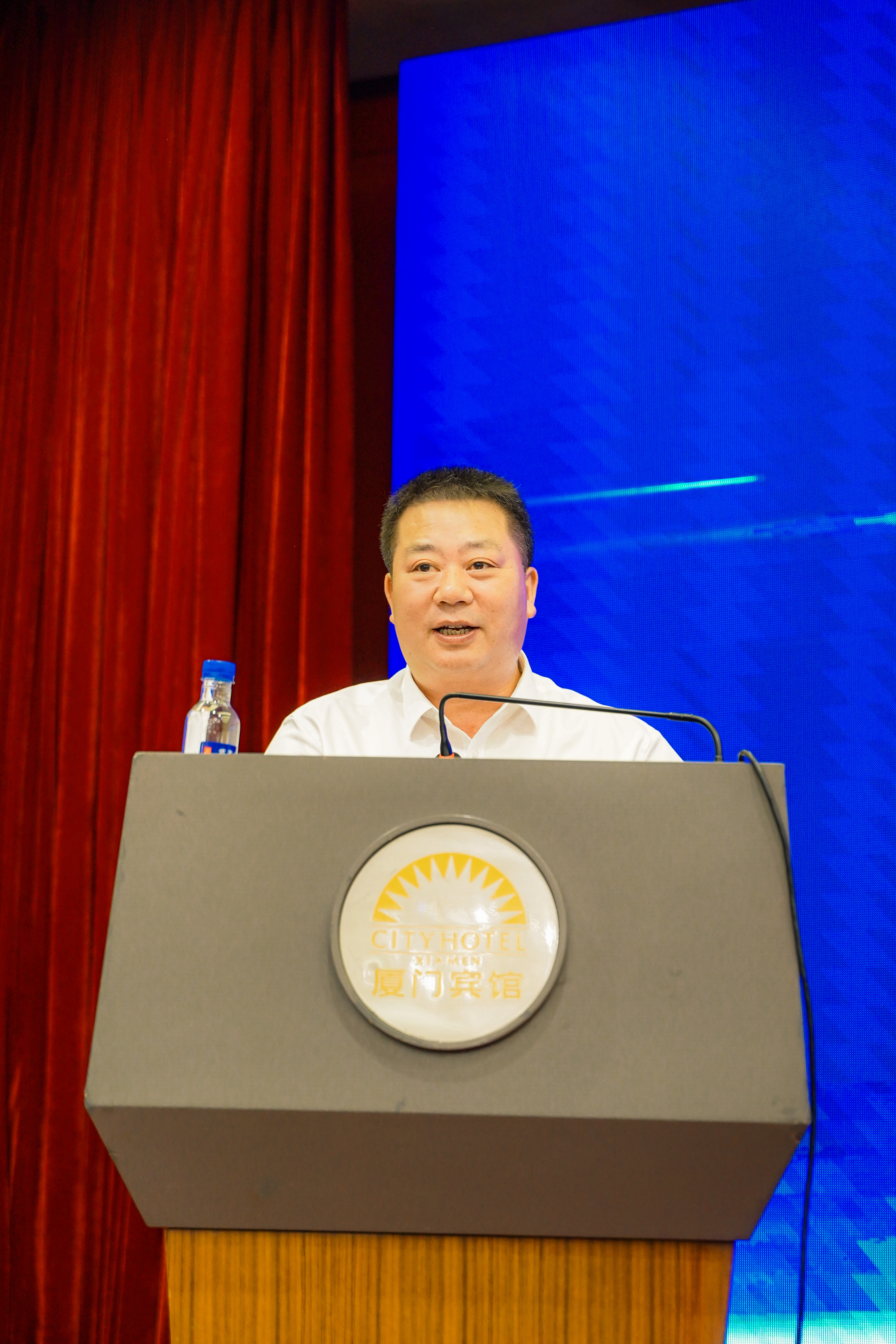 省自贸办专职副主任廖光辉出席会议并以“自贸新高地 开放新湖南”为主题对湖南自贸试验区建设情况和支持政策进行了宣传推介