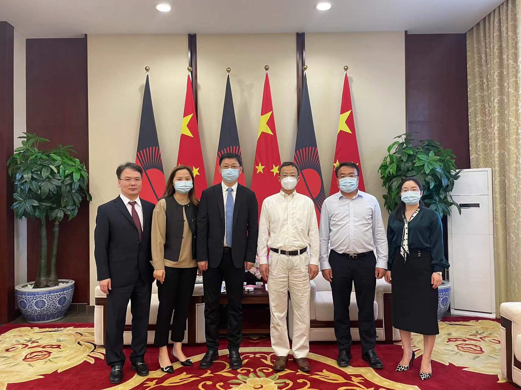 5月14日至23日，中国（湖南）自由贸易试验区经贸代表团远赴肯尼亚、马拉维、南非，面对面推介湖南自贸试验区、洽谈合作、拓展商机。