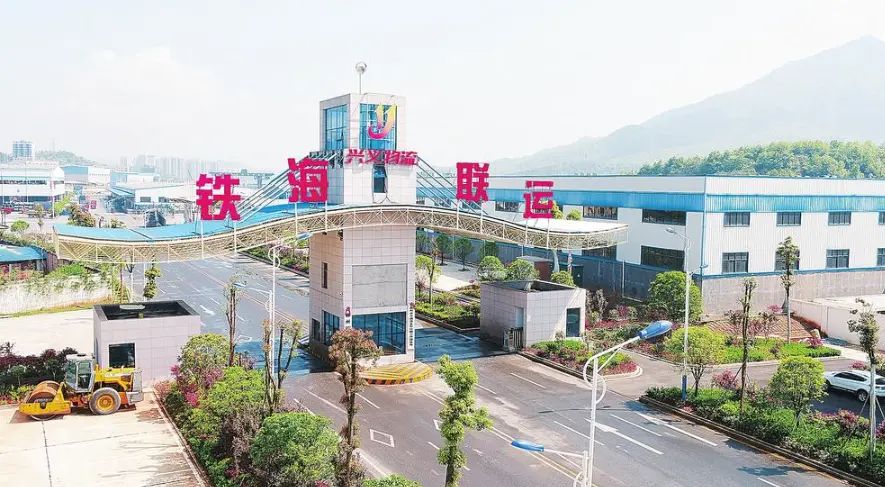 改革开放大潮滚滚向前。“弄潮儿”郴州致力打造“自贸区+陆港”双核驱动的国际合作示范区、“一带一路”国际通道重要商贸枢纽、生产服务型国家物流枢纽、国际有色金属集散交易中心，一项项制度出台、一个个务实之举佐证着郴州坚定不移改革开放，推动高质量发展的坚强决心。