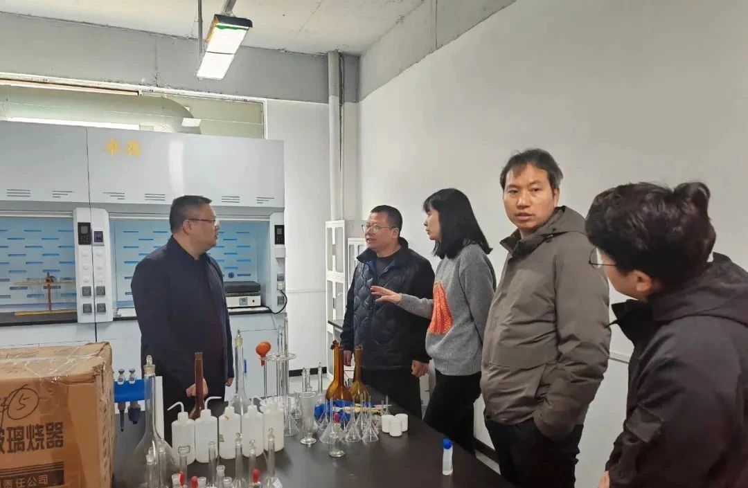 1月31日,郴州市科技局调研党组赴郴州高新区、湘南学院开展“四下基层”工作,现场调研督导中试基地建设、项目入驻等情况,并召开座谈会听取中试基地建设情况汇报,对2024年中试工作进行研判和部署。 1月31日,郴州市科技局调研党组赴郴州高新区、湘南学院开展“四下基层”工作,现场调研督导中试基地建设、项目入驻等情况,并召开座谈会听取中试基地建设情况汇报,对2024年中试工作进行研判和部署。