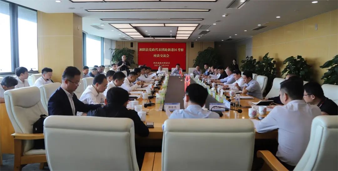 为促进湘阴和新港区深度合作。10月24日，湘阴县委书记李镇江率领“县四大家”领导班子考察团赴新港区考察学习并召开座谈会。城陵矶新港区党工委书记李建华，党工委副书记、管委会主任钱丹青等陪同考察。