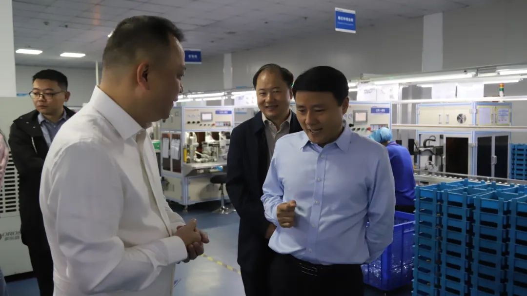 11月6日，城陵矶新港区党工委副书记、管委会主任钱丹青率队到园区科技型中小企业、重点在建项目等现场调研、解难。要求聚焦新能源新材料等新赛道，做大做强；专注产业链细分领域，做专做精。相关部门负责人参加。