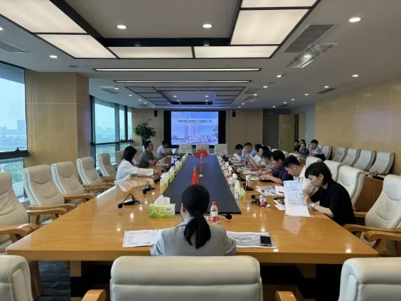 会议审议了《岳阳自贸区大数据中心产业园项目二期修建性详细规划及建筑设计方案》《观盛.星光雪域项目修建性详细规划及建筑设计方案》,讨论了关于编制《湖南城陵矶新港区公共服务配套设施优化研究》报告等事宜。与会人员发表了意见和建议,提出了相关解决方案。 会议审议了《岳阳自贸区大数据中心产业园项目二期修建性详细规划及建筑设计方案》《观盛.星光雪域项目修建性详细规划及建筑设计方案》,讨论了关于编制《湖南城陵矶新港区公共服务配套设施优化研究》报告等事宜。与会人员发表了意见和建议,提出了相关解决方案。