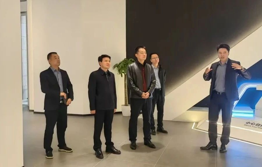  10月21日—23日，城陵矶新港区党工委副书记、管委会主任钱丹青率队前往苏州、扬州、南京拜访高新技术企业，党工委委员、自贸片区管委会副主任杨锦江及招商联络部相关负责人参加。 