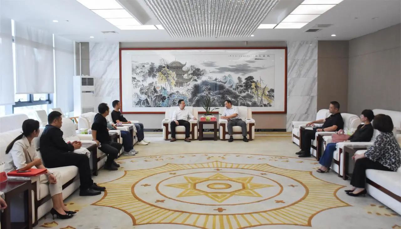 10月18日,深圳市海铭德科技有限公司与武汉交通职业学院在城陵矶新港区举行校企合作签约仪式,实现学校与企业、毕业生与用人单位的“双向奔赴”。 10月18日,深圳市海铭德科技有限公司与武汉交通职业学院在城陵矶新港区举行校企合作签约仪式,实现学校与企业、毕业生与用人单位的“双向奔赴”。