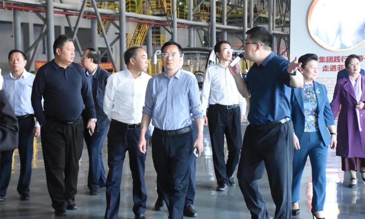 10月24日，湖南省人大财经预算系统调研组赴城陵矶新港区考察，省人大常委会预算工委副主任刘明政，各市州人大常委会负责人参加，新港区党工委委员、自贸片区管委会副主任杨锦江陪同。