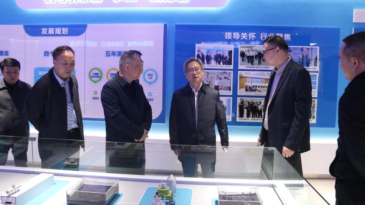 3月10日,湖南省科学技术厅党组书记、副厅长李志坚一行,赴城陵矶新港区深入调研,市委常委、市人民政府副市长李美云,新港区党工委书记李建华,党工委副书记、管委会主任钱丹青,市科技局党组书记、局长易兴建,及相关部门负责人陪同。 3月10日,湖南省科学技术厅党组书记、副厅长李志坚一行,赴城陵矶新港区深入调研,市委常委、市人民政府副市长李美云,新港区党工委书记李建华,党工委副书记、管委会主任钱丹青,市科技局党组书记、局长易兴建,及相关部门负责人陪同。