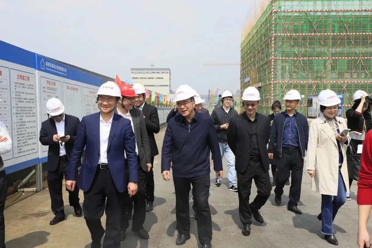 3月9日，省发改委党组成员、副主任杜中华带队到郴州自贸片区、高新区调研一季度经济形势。