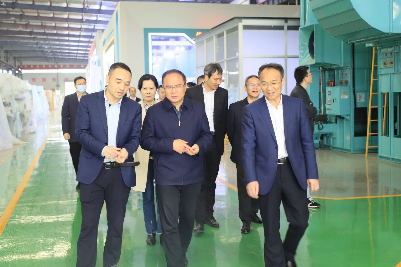 3月9日，省发改委党组成员、副主任杜中华带队到郴州自贸片区、高新区调研一季度经济形势。