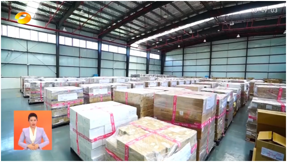 在湖南自贸试验区郴州片区的湖南竹之源环保科技生产车间里，工人们正加足马力赶制一批出口欧美的竹制品。