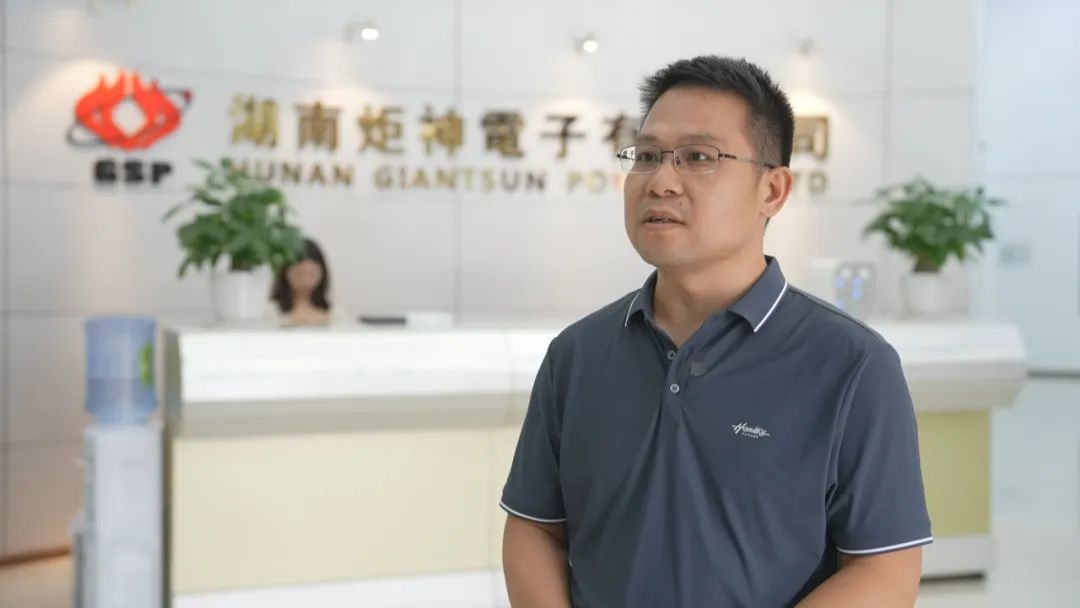 企业快速发展的背后,离不开园区的贴心服务。企业生产经营过程中,大到立项审批、项目申报、减税降费,小到水电、员工招聘,园区相关部门事无巨细,给予实实在在的政策、要素、环境保障,并先后推行“一件事一次办”、企业服务专员、项目服务专员等制度,为企业创造成长“沃土”。 企业快速发展的背后,离不开园区的贴心服务。企业生产经营过程中,大到立项审批、项目申报、减税降费,小到水电、员工招聘,园区相关部门事无巨细,给予实实在在的政策、要素、环境保障,并先后推行“一件事一次办”、企业服务专员、项目服务专员等制度,为企业创造成长“沃土”。