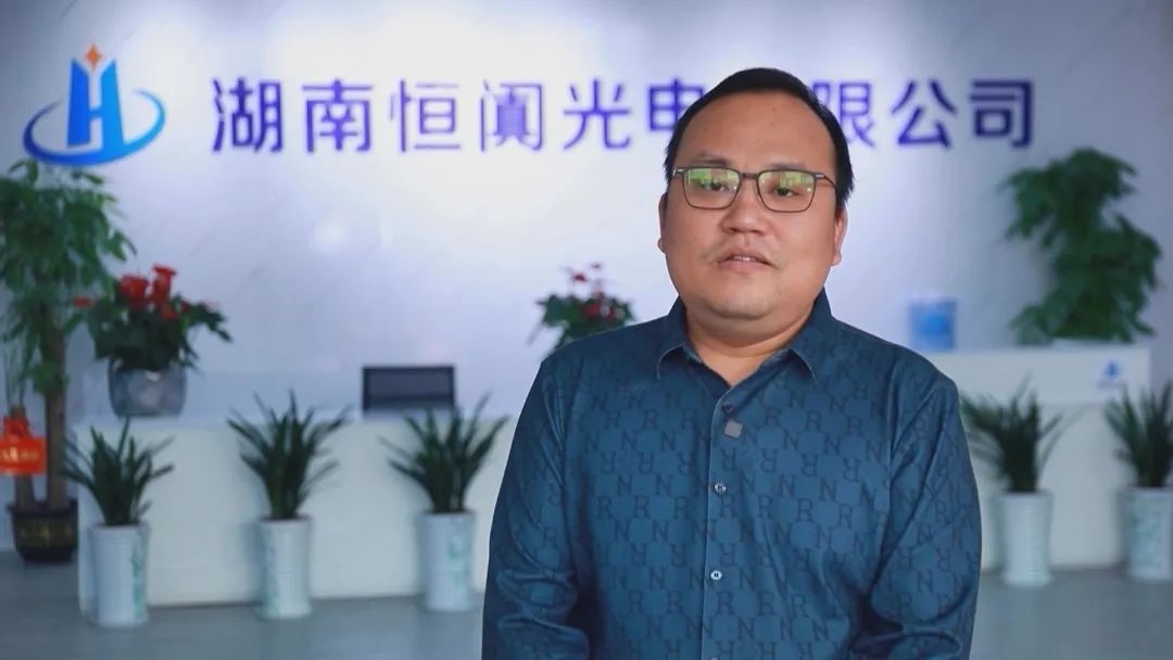 湖南恒阗光电有限公司是一家总部在深圳的高新技术企业,公司生产的LCD显示模组、柔性显示屏等产品应用广泛。经实地考察后,企业于2023年4月入驻自贸试验区郴州片区昌丰产业园。 湖南恒阗光电有限公司是一家总部在深圳的高新技术企业,公司生产的LCD显示模组、柔性显示屏等产品应用广泛。经实地考察后,企业于2023年4月入驻自贸试验区郴州片区昌丰产业园。