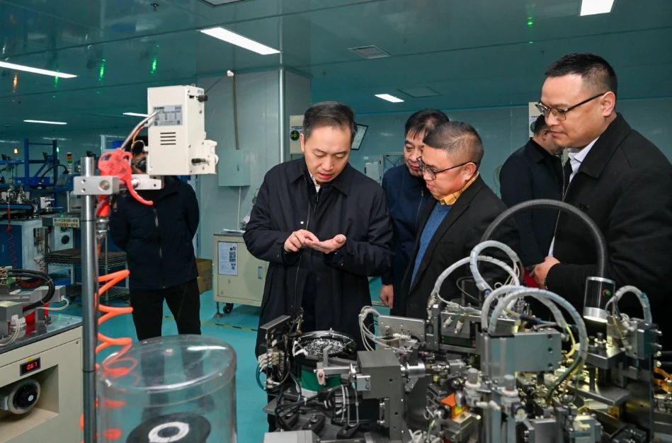 1月3日，市委书记吴巨培来到郴州高新区、郴州经开区开展“四下基层”暨“走找想促”调研。