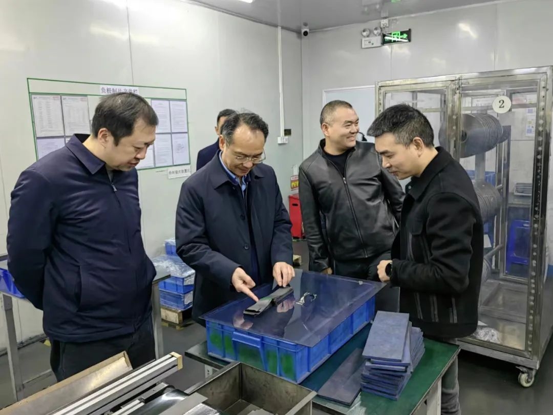 连日来的风雪，挡不住招商坚毅的步伐。1月21日郴州自贸片区、高新区经济工作会议一结束，园区党工委书记周亦彬率队赴大湾区开展为期三天的考察招商，密集拜访重要客商，促进项目合作，全方位对接资源要素，确保一季度经济强劲开局。